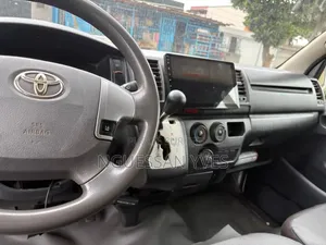 Toyota HiAce 2021 Blanc