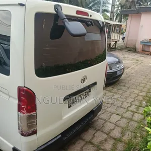 Toyota HiAce 2021 Blanc