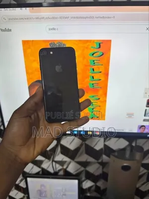 Photo - Apple iPhone 7 32 GB Black