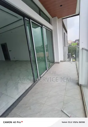 3chbre Blocs d'appartements dans Ismael Coulibaly, Cocody à Louer