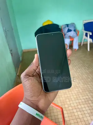 Photo - Apple iPhone 11 64 GB Vert