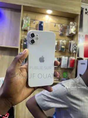 Photo - New Apple iPhone 11 128 GB Blue