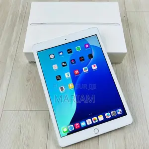 Photo - New Apple iPad 9.7 256 GO