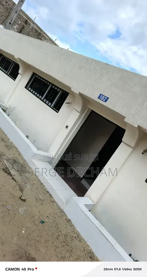 Photo - 05pieces 250milles Villa Basse À Bingerville