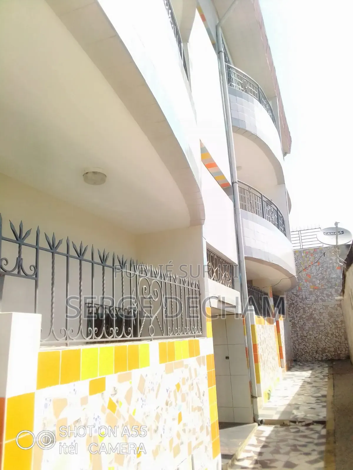 Studio Américains 65milles Disponible À Bingerville