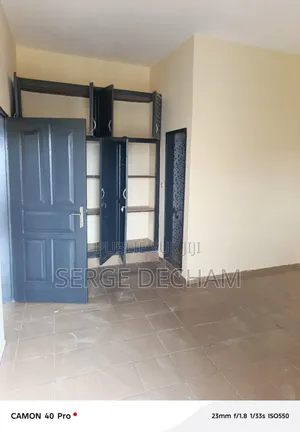 Studio Américains 65milles Disponible À Bingerville