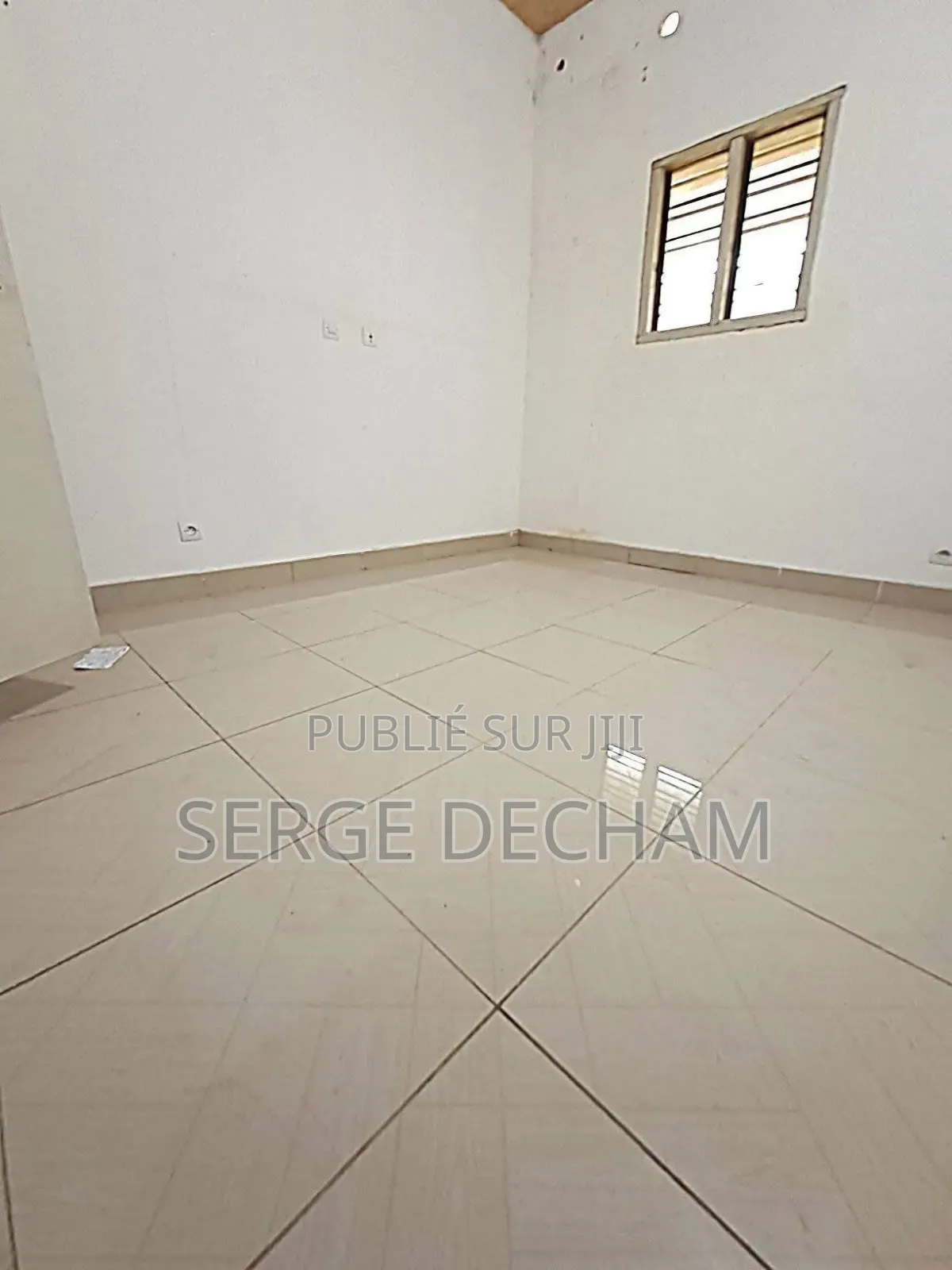 Studio Américains 65milles Disponible À Bingerville