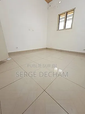 Studio Américains 65milles Disponible À Bingerville