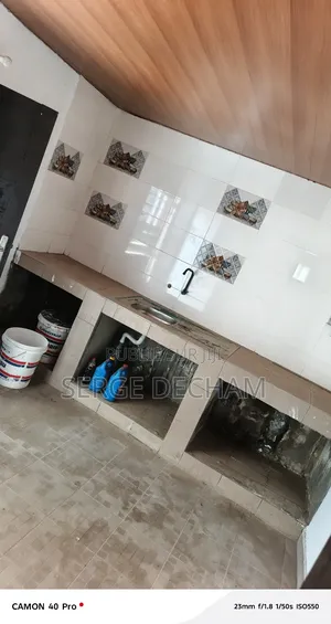 Villa 05pieces 250milles Disponible À Bingerville