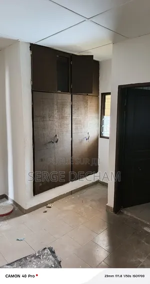 Villa 05pieces 250milles Disponible À Bingerville