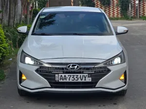 Photo - Hyundai Avante 2019 Blanc