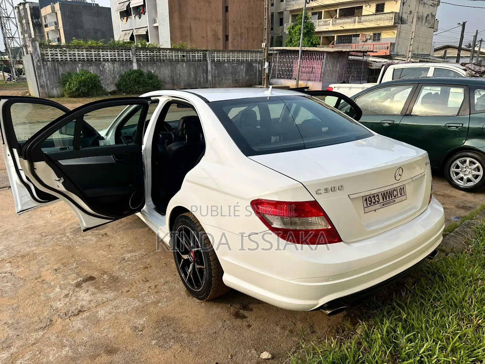 Mercedes-Benz C300 2010 Blanc cassé