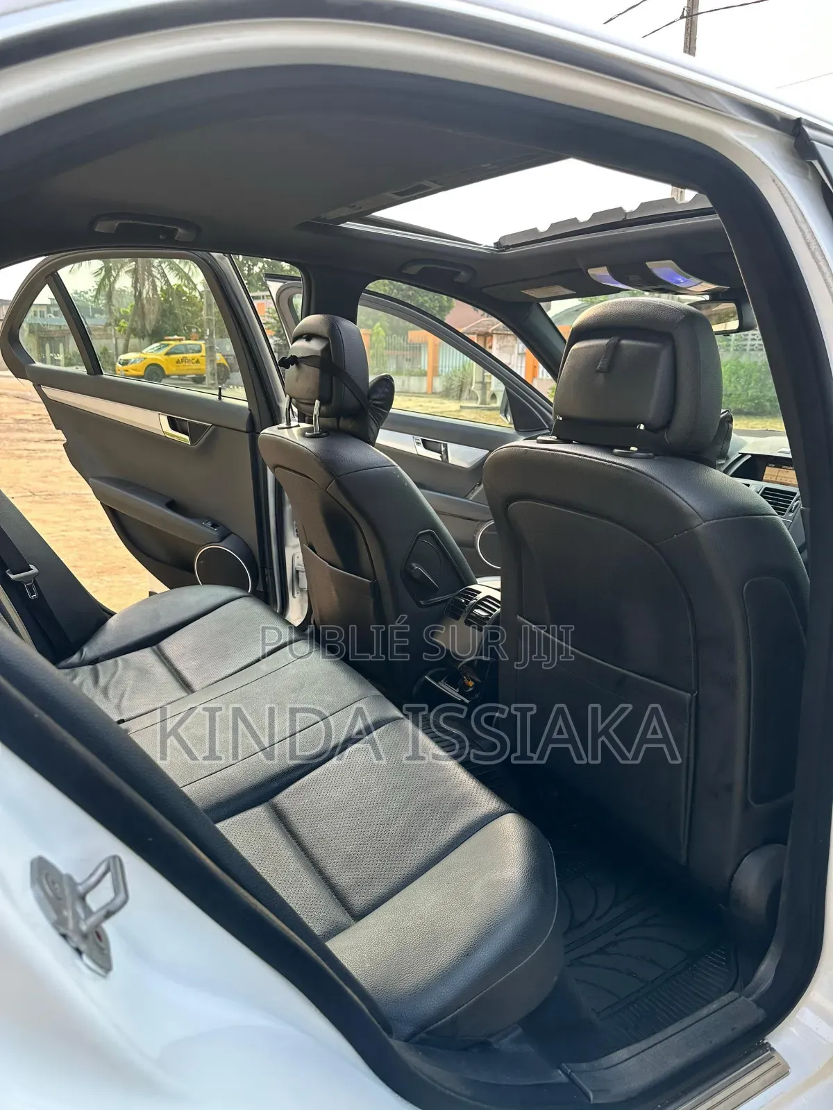 Mercedes-Benz C300 2010 Blanc cassé