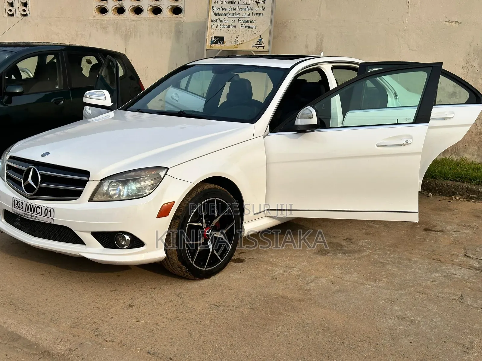 Mercedes-Benz C300 2010 Blanc cassé