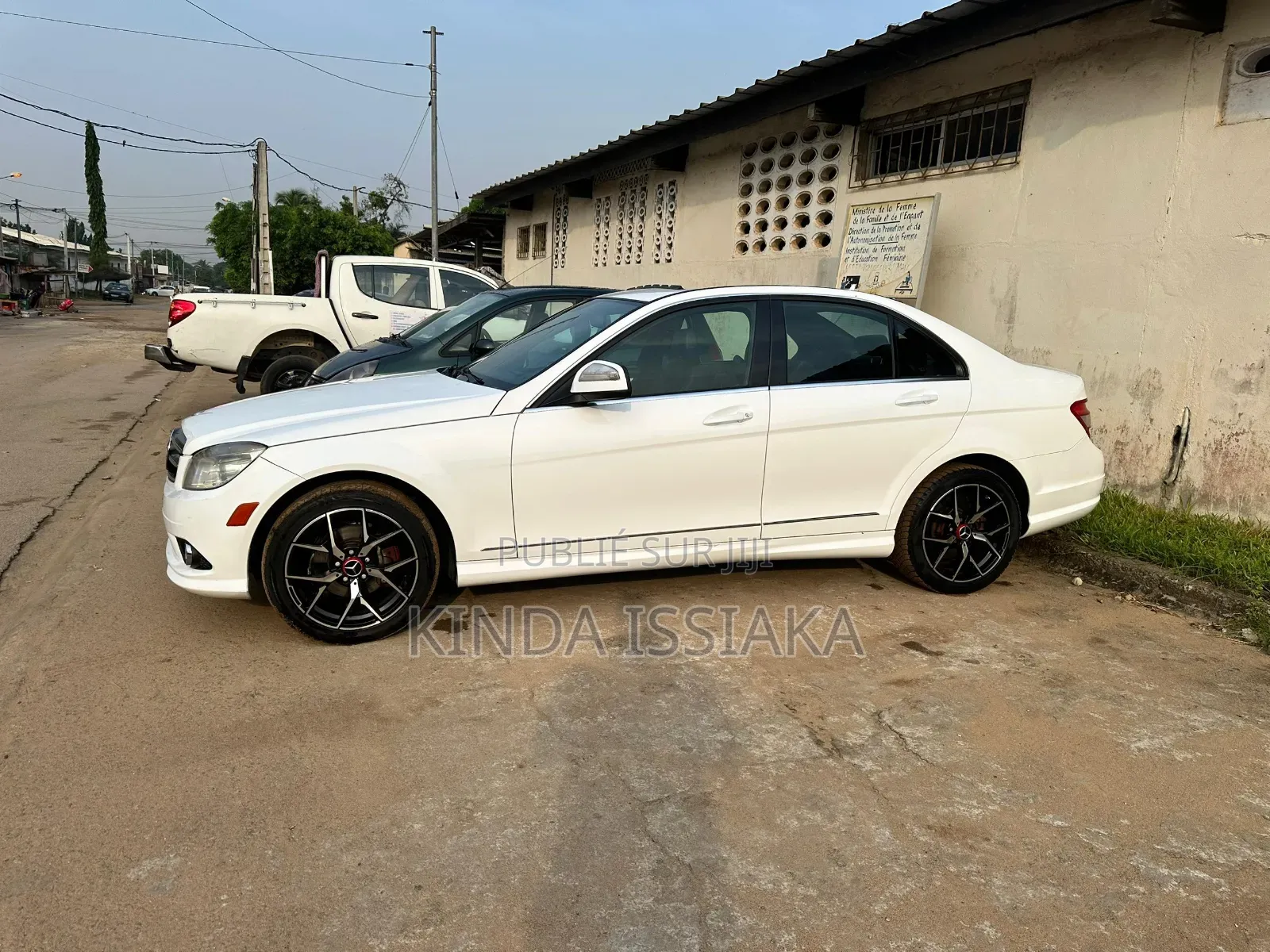 Mercedes-Benz C300 2010 Blanc cassé