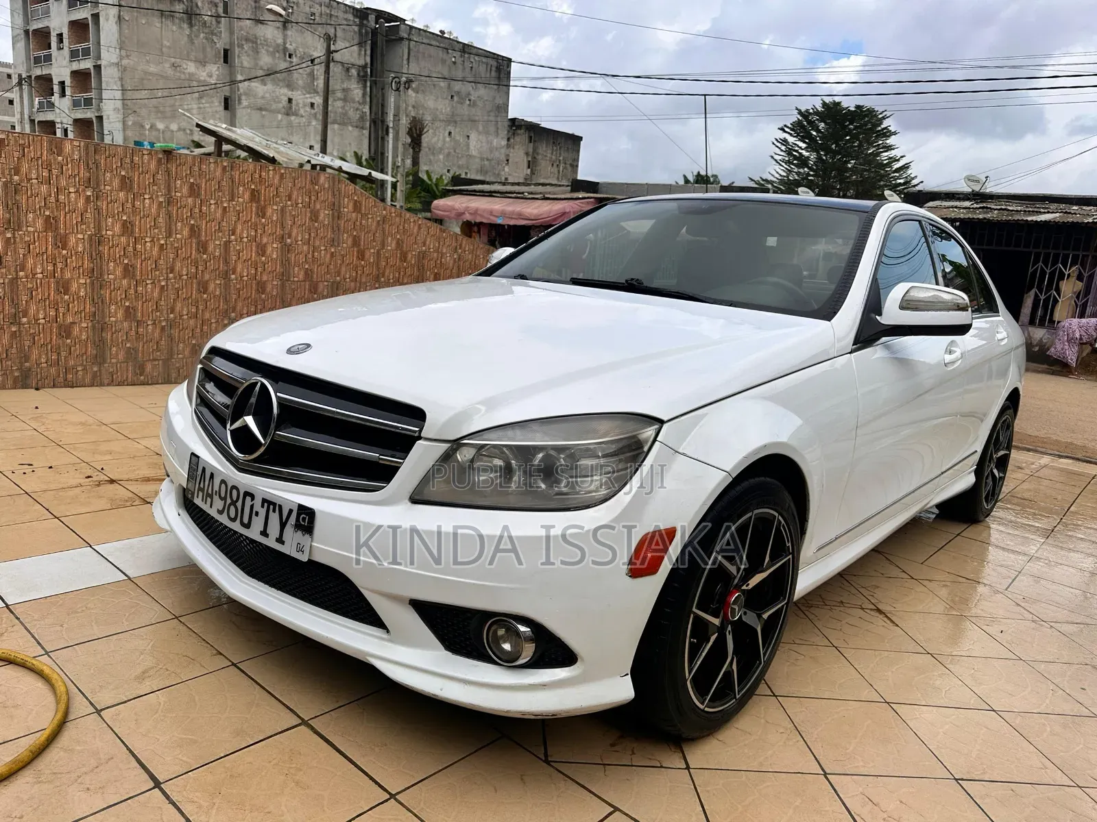 Mercedes-Benz C300 2010 Blanc cassé