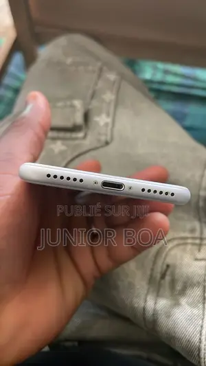 Photo - New Apple iPhone 7 32 GB Blanc