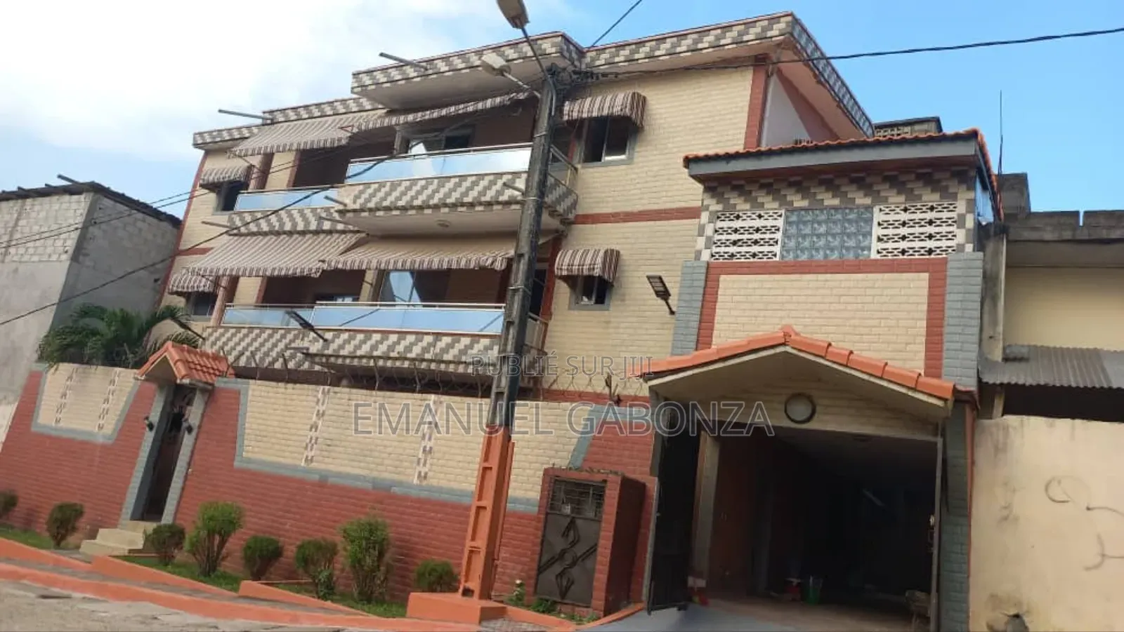 12chbre Villa dans Gabonza, Yopougon à Vendre