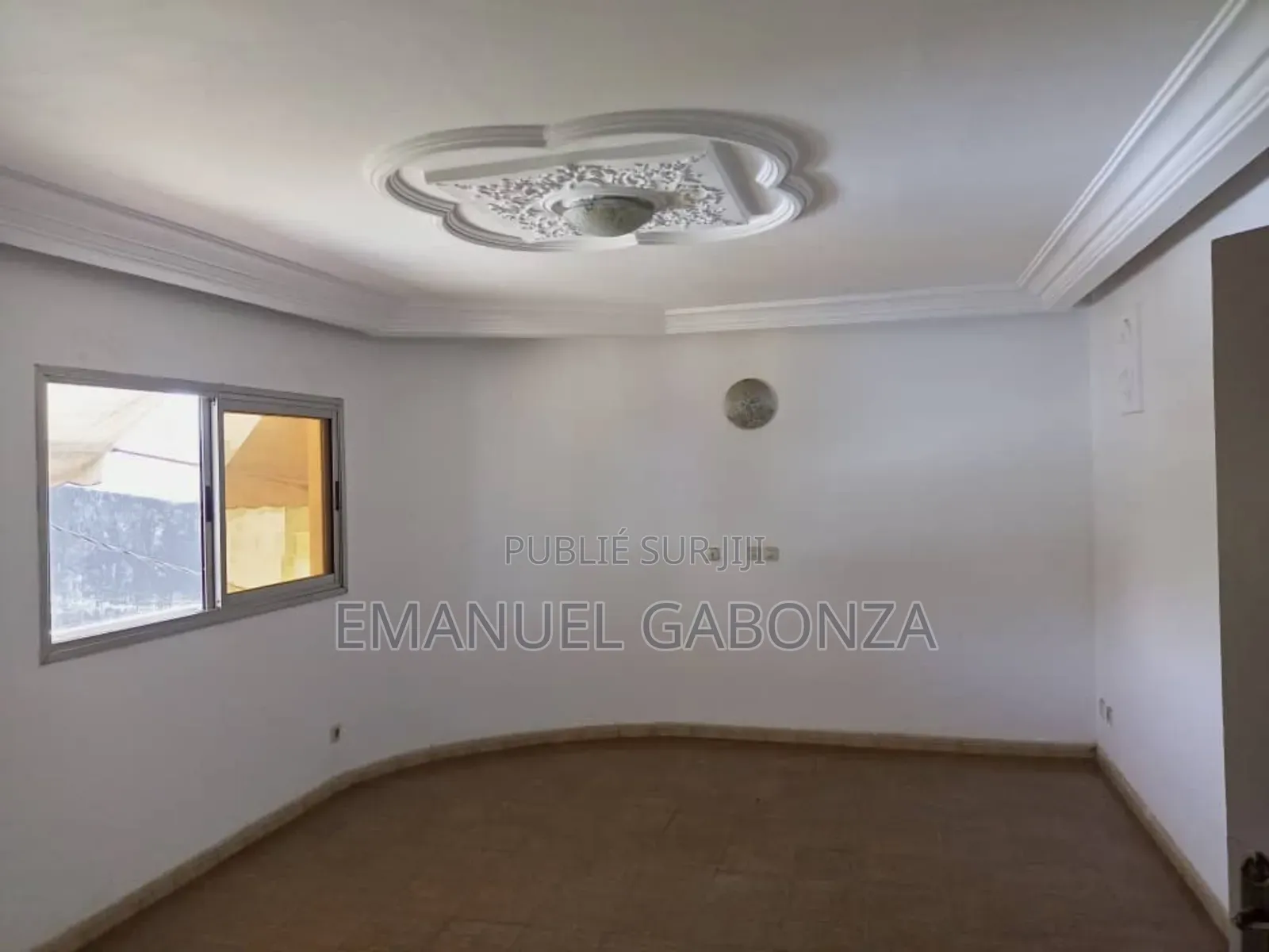 12chbre Villa dans Gabonza, Yopougon à Vendre