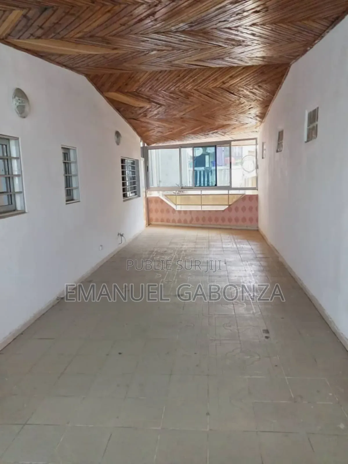 12chbre Villa dans Gabonza, Yopougon à Vendre