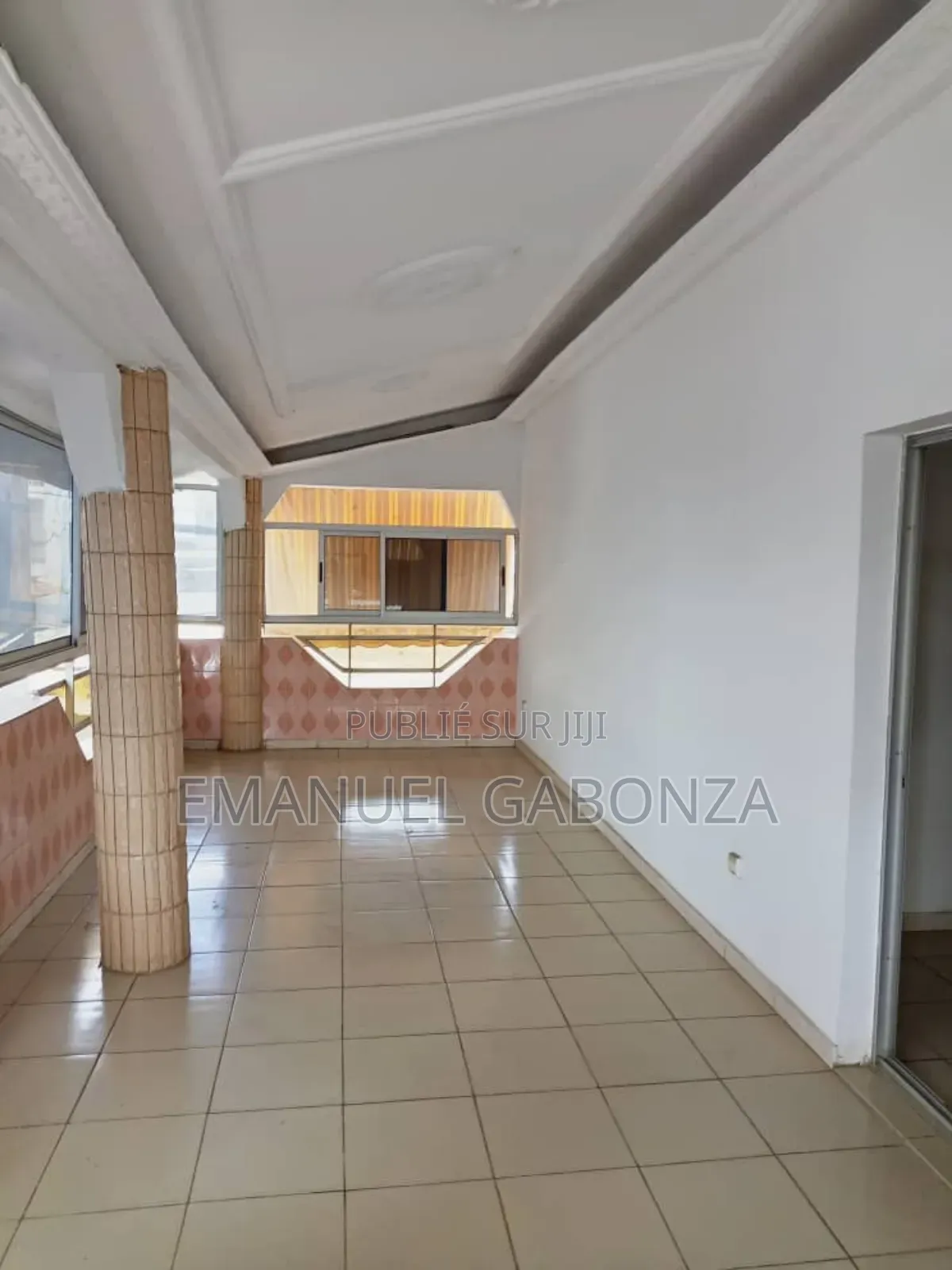 12chbre Villa dans Gabonza, Yopougon à Vendre