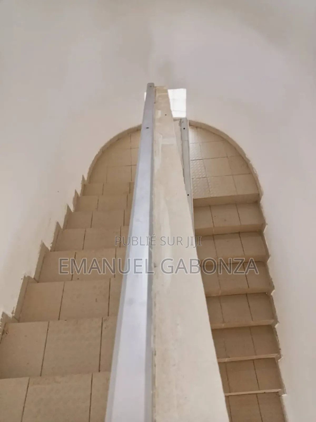 12chbre Villa dans Gabonza, Yopougon à Vendre