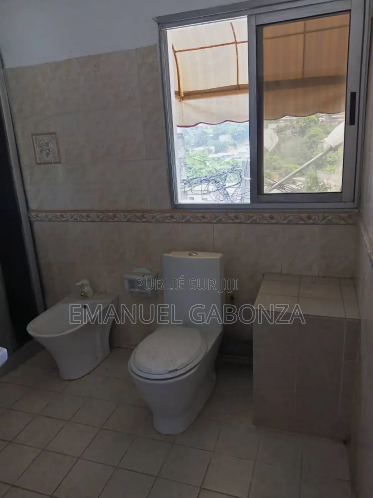 12chbre Villa dans Gabonza, Yopougon à Vendre