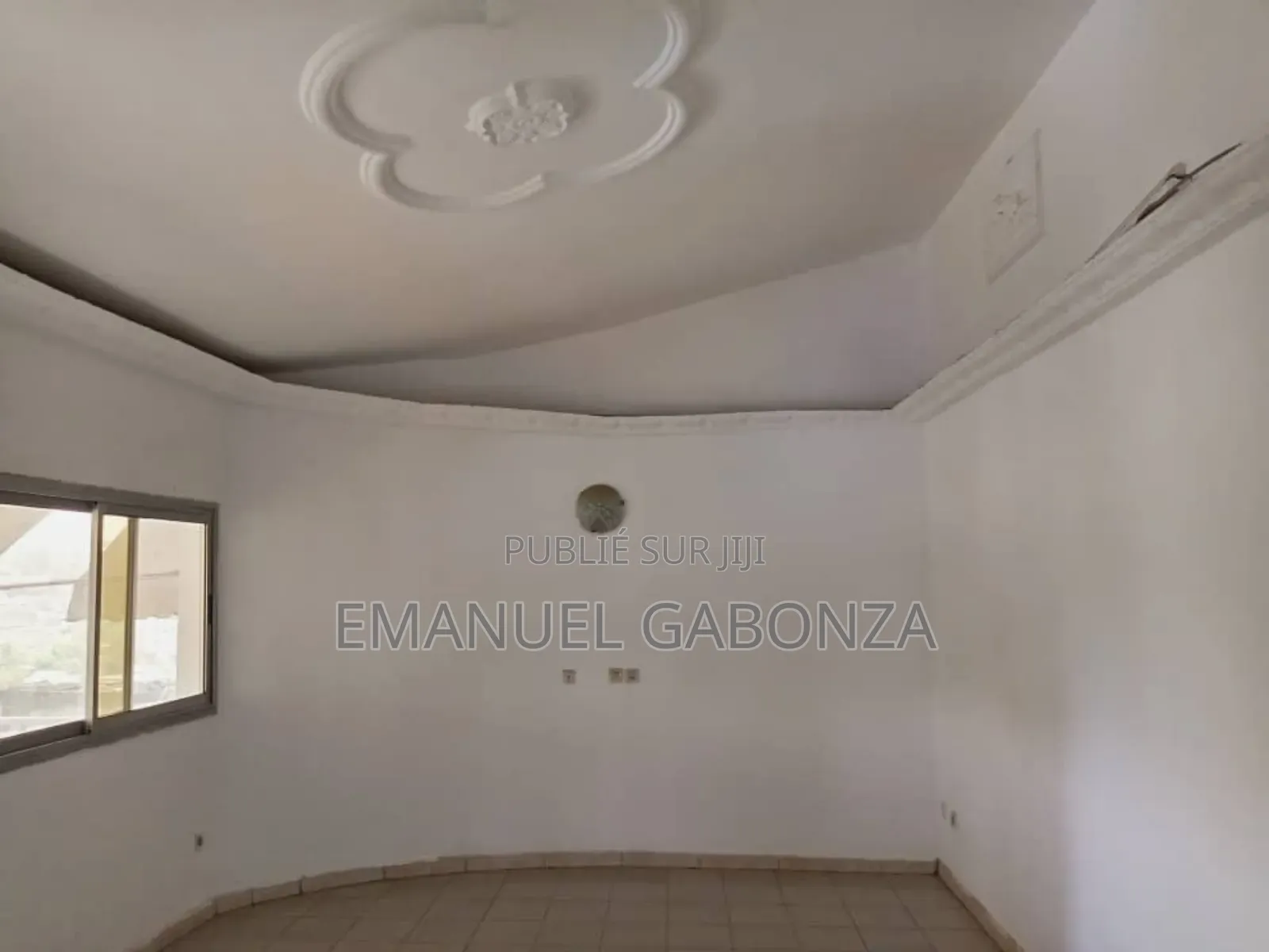 12chbre Villa dans Gabonza, Yopougon à Vendre