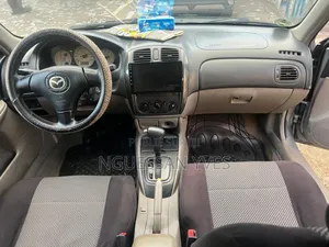 Mazda 323 1.6 2003 Gris