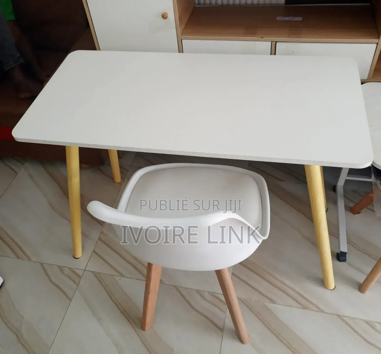 Table / Bureau Style Nordique