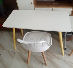 Table / Bureau Style Nordique