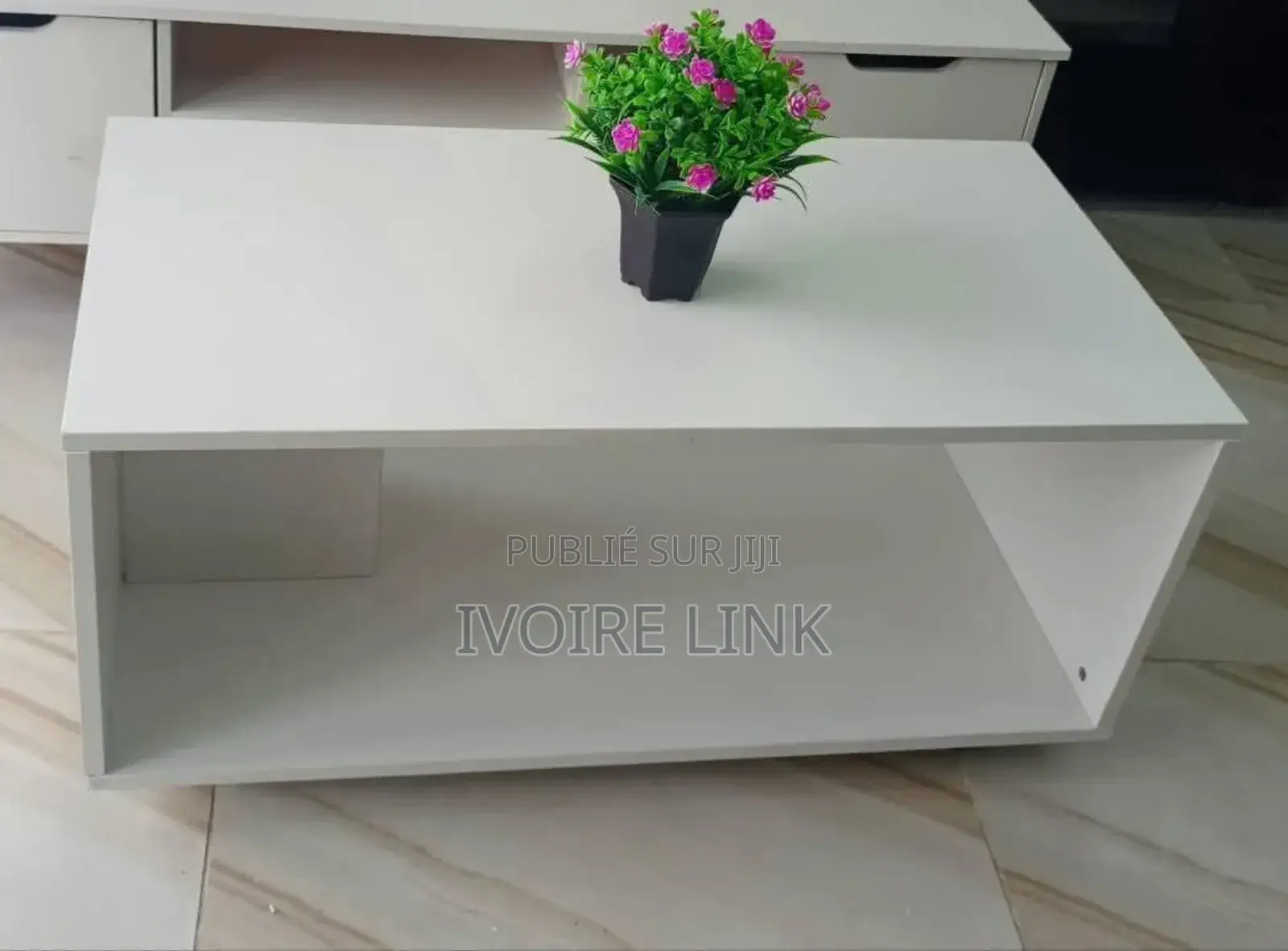 Table Centrale Moderne Sur Roulettes