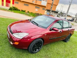 Ford Focus 2000 Rouge