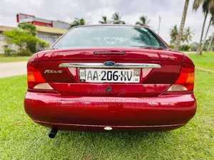 Ford Focus 2000 Rouge