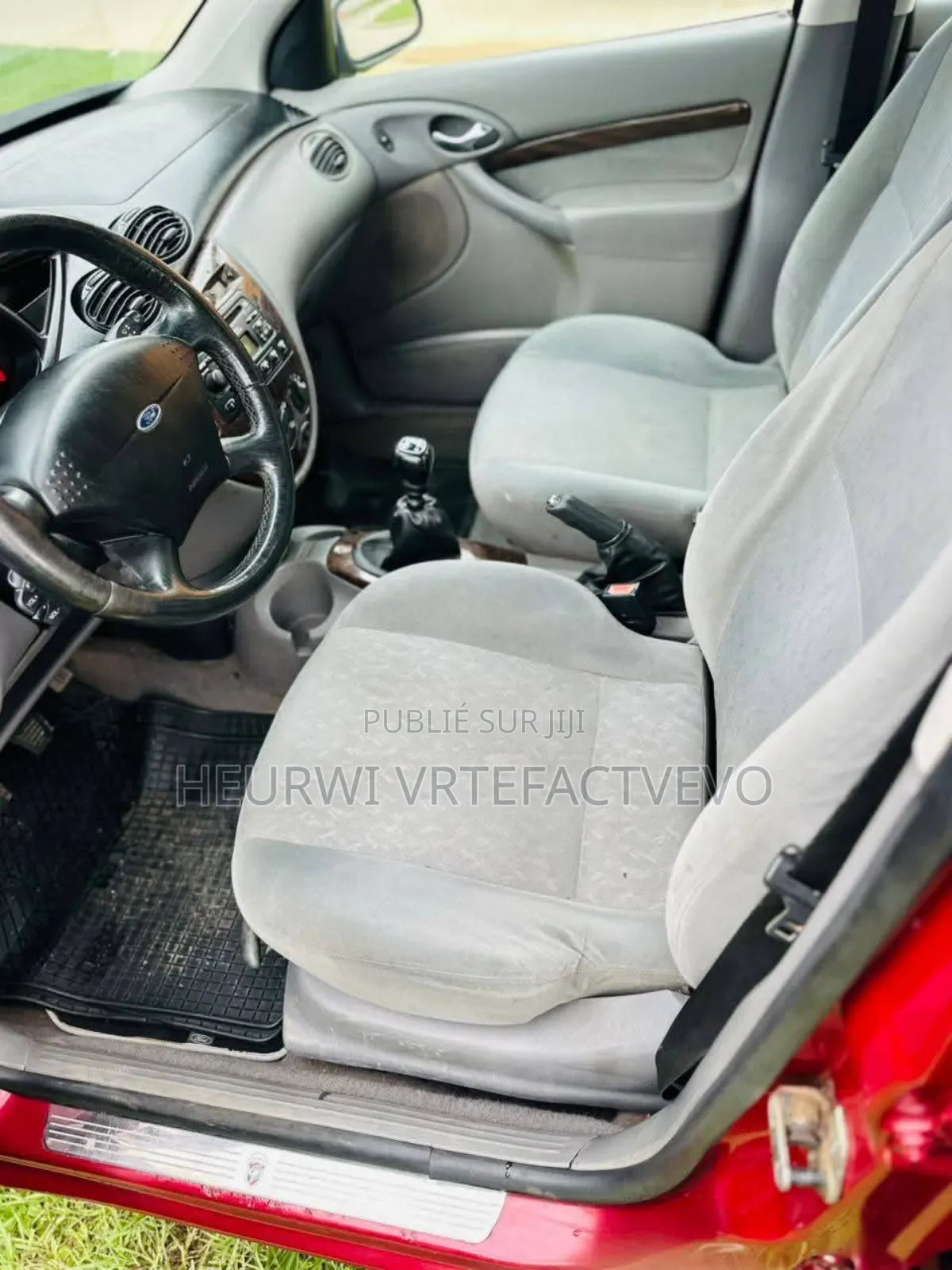 Ford Focus 2000 Rouge