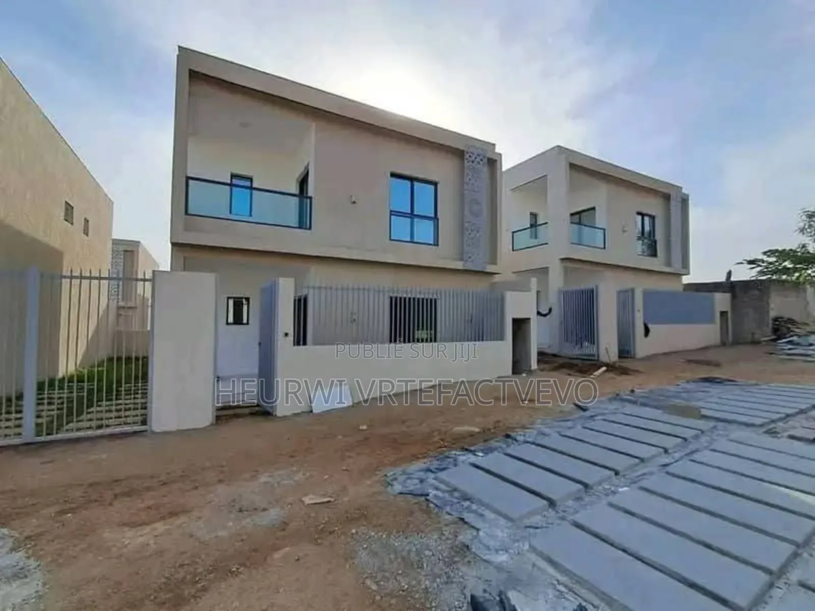 4chbre Duplex dans Bingerville Palais, Cocody à Vendre