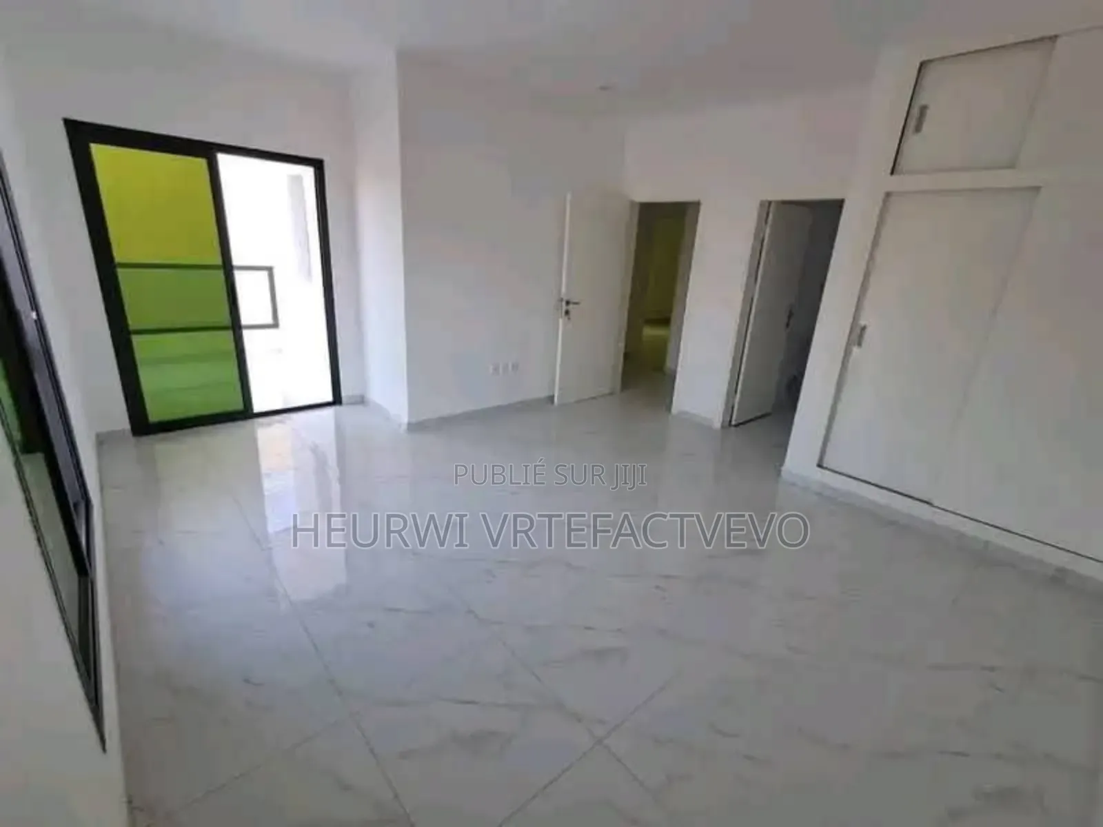 4chbre Duplex dans Bingerville Palais, Cocody à Vendre