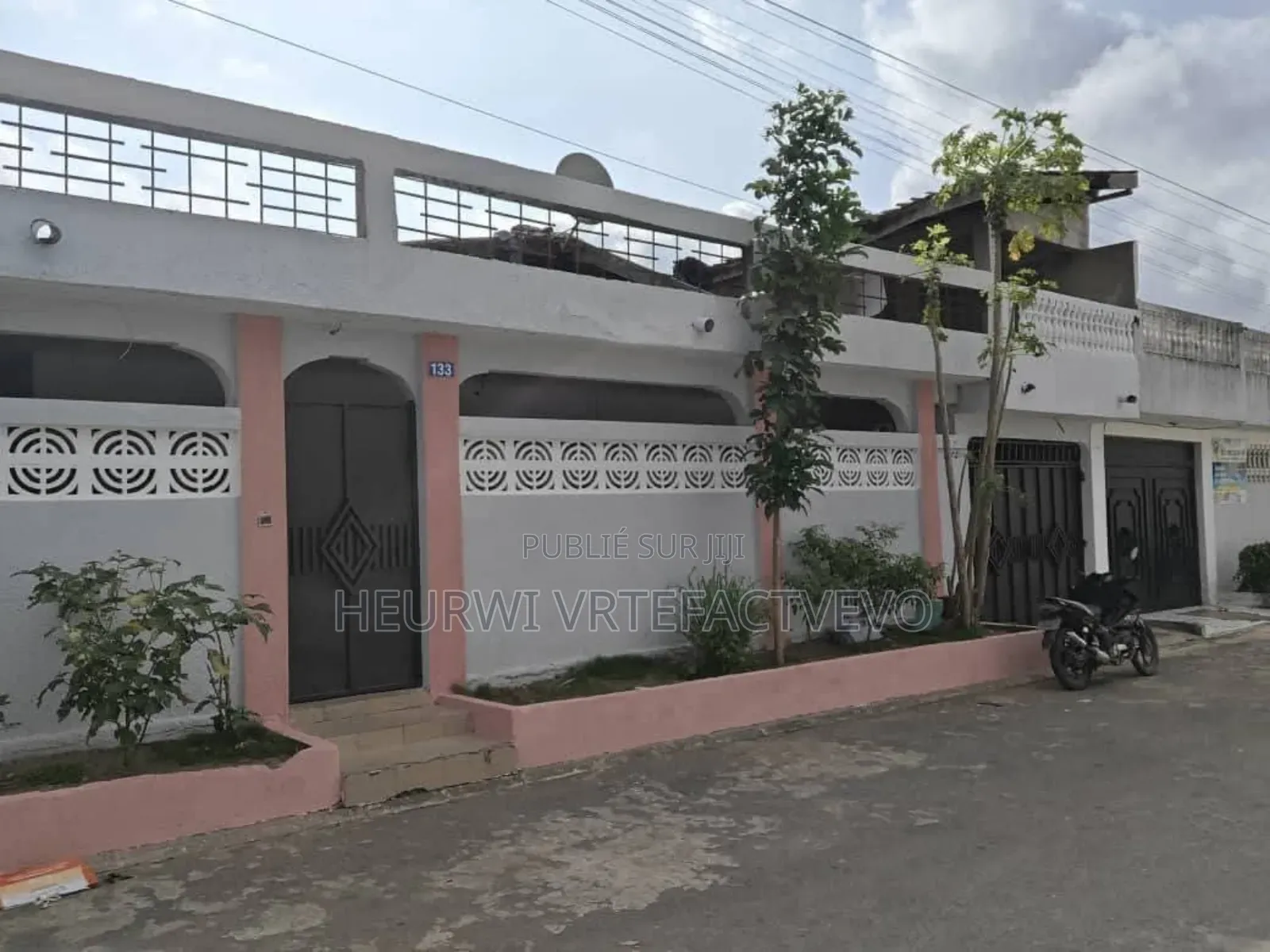 5chbre Duplex dans Star 5, Cocody à Vendre