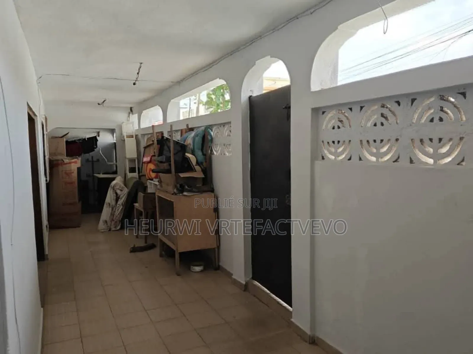 5chbre Duplex dans Star 5, Cocody à Vendre