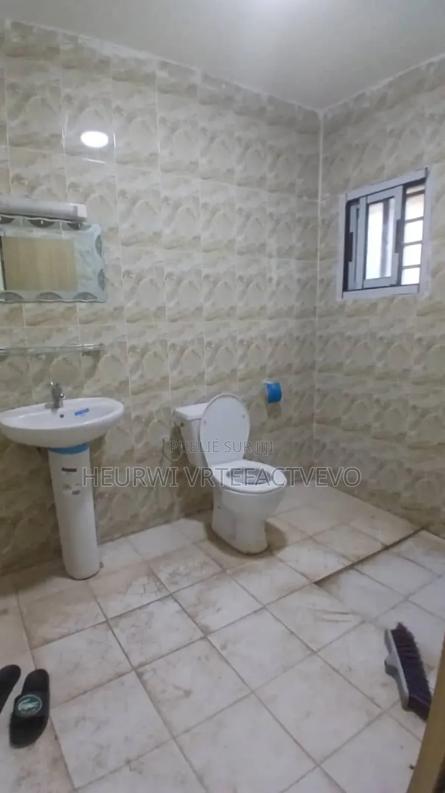 5chbre Duplex dans Star 5, Cocody à Vendre