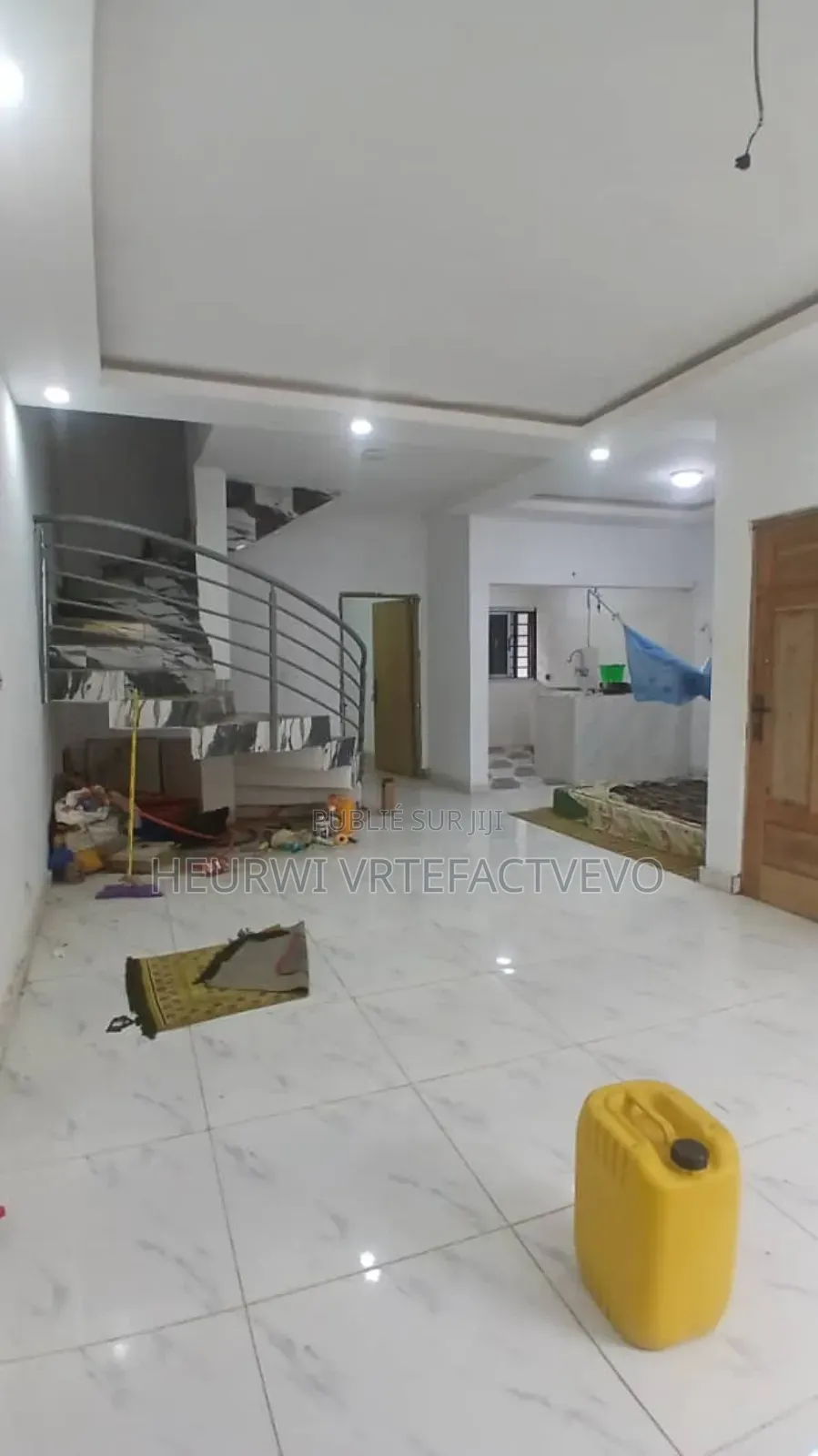 5chbre Duplex dans Star 5, Cocody à Vendre