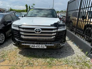 Photo - New Toyota Land Cruiser 2024 Black