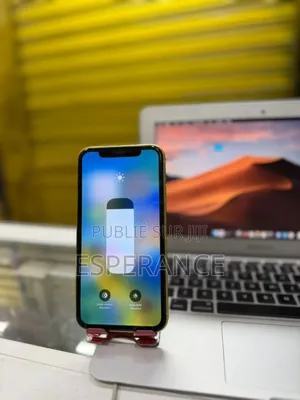 Apple iPhone 11 64 GB Jaune