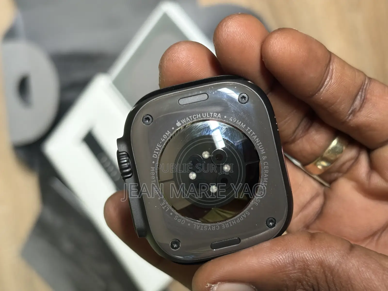 Apple Watch Ultra 2 Noir ( Noir )
