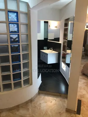 Furnished 1chbre Appartement dans Mt Service Location, Cocody à Louer