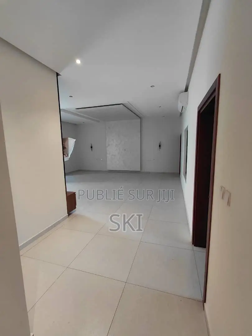 5chbre Duplex dans Cocody à Louer