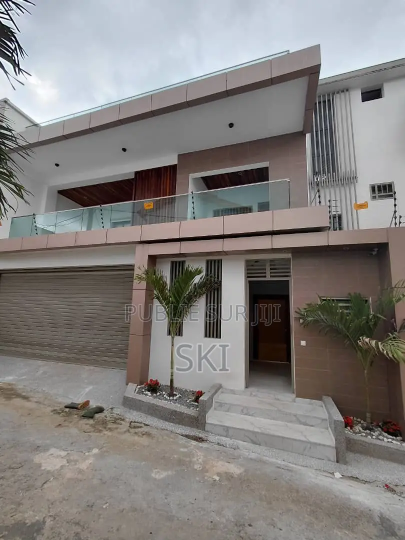 5chbre Duplex dans Cocody à Louer