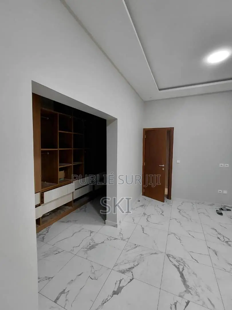 5chbre Duplex dans Cocody à Louer