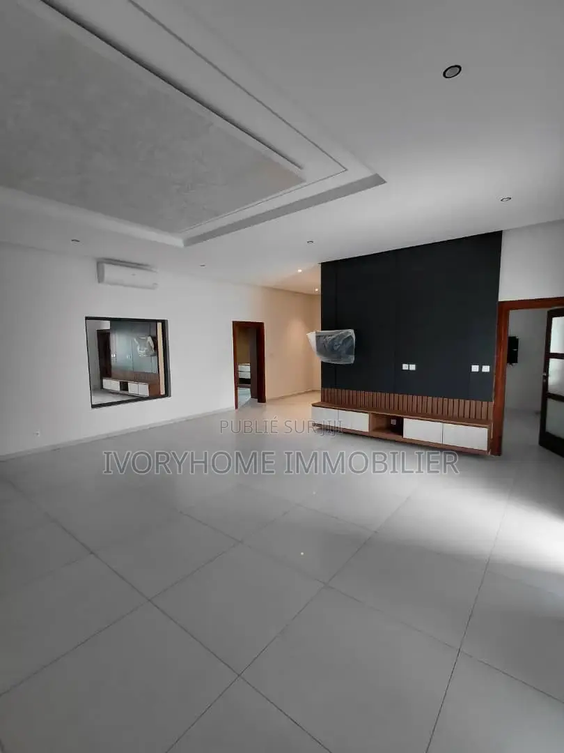 5chbre Duplex dans Cocody à Louer