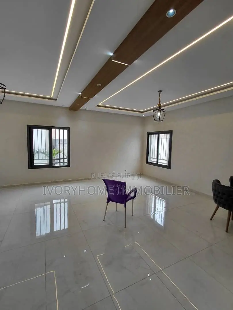 5chbre Duplex dans Cocody à Louer